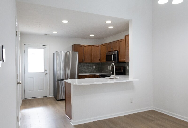 Building Photo - 931 Maidstone Ave