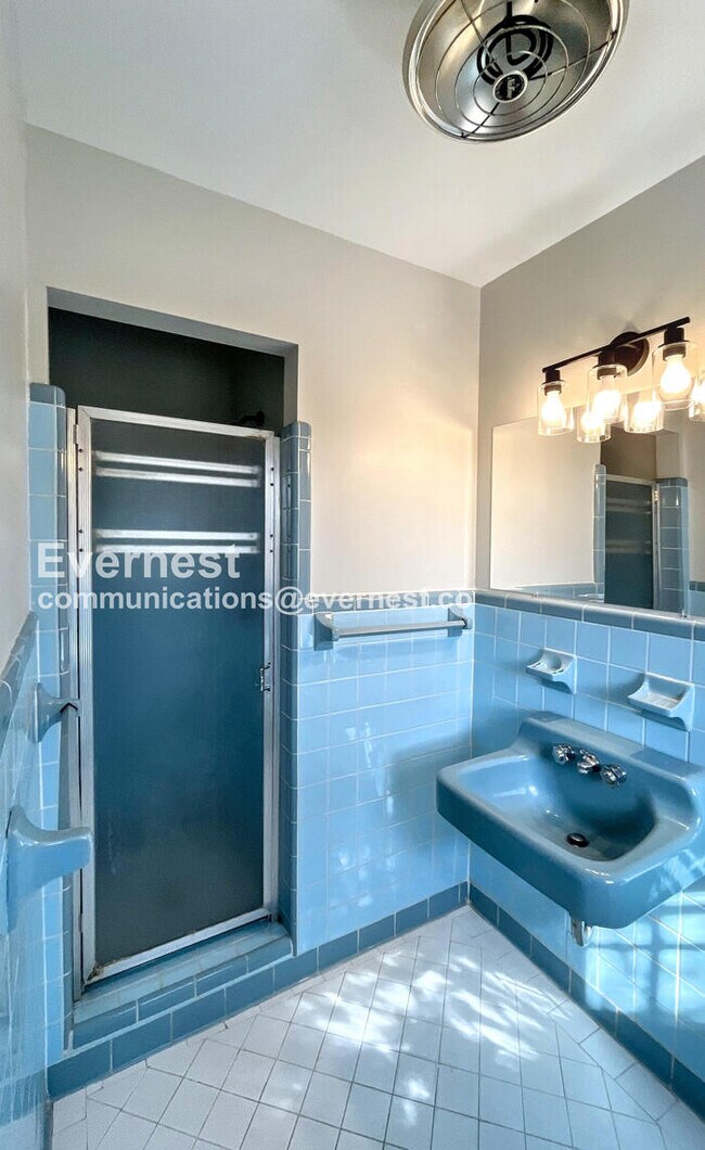 Building Photo - HALF OFF First Month’s Rent &  Admin Fee + Application Fee credit! Limited Time Special Offer - S...