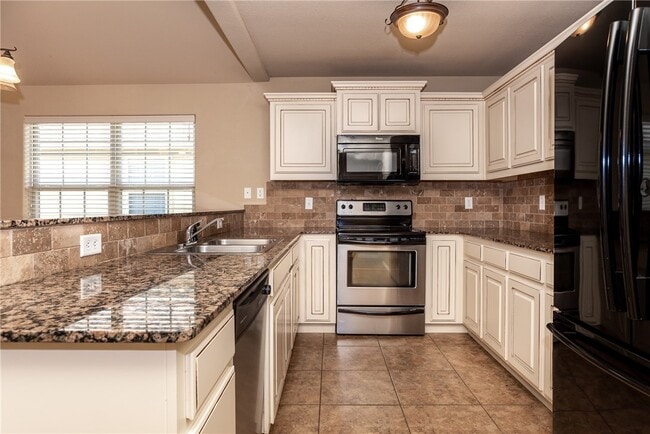 Building Photo - 3908 SW Ridgepointe Ave