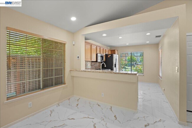 Building Photo - 38806 Litchfield Cir