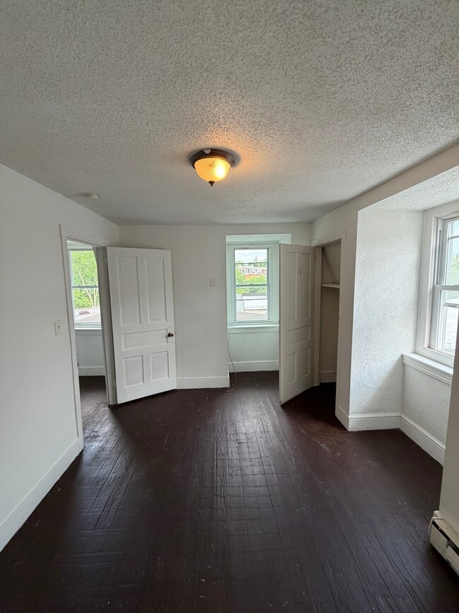 Building Photo - 639 Haws Ave