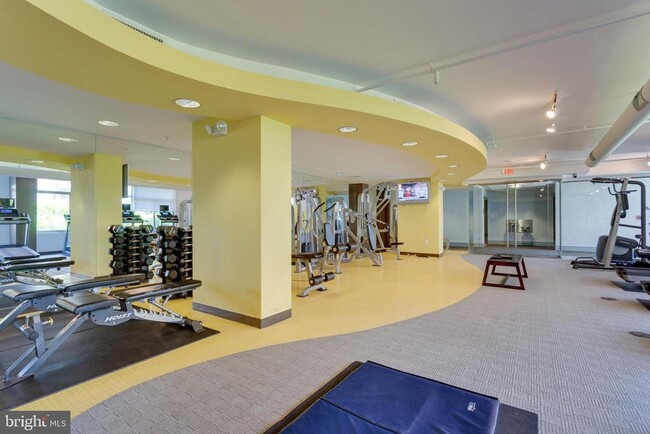 Building Photo - 3600 S Glebe Rd