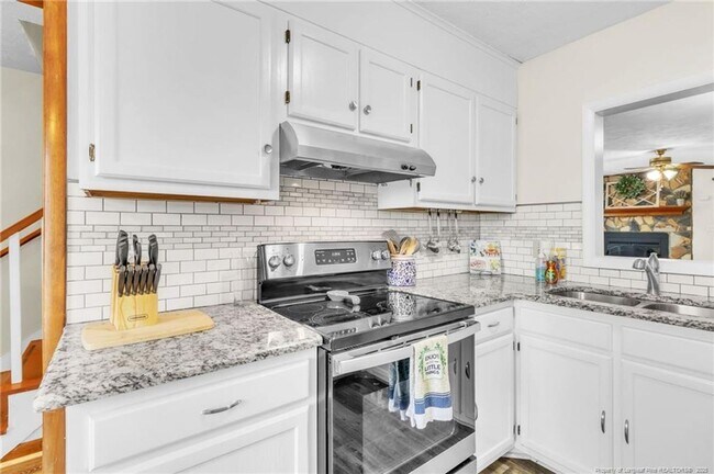 Building Photo - 2 Bedrooms 2.5 Bathrooms Townhouse