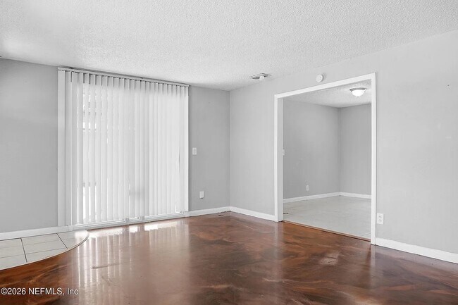 Building Photo - 5829 Ensenada Rd