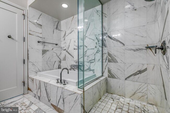 Building Photo - 1414 S Penn Square