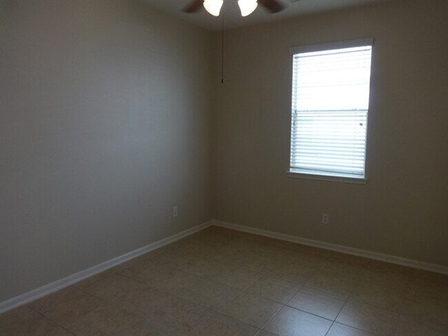 Building Photo - 16927 Jelly Park Stone Dr