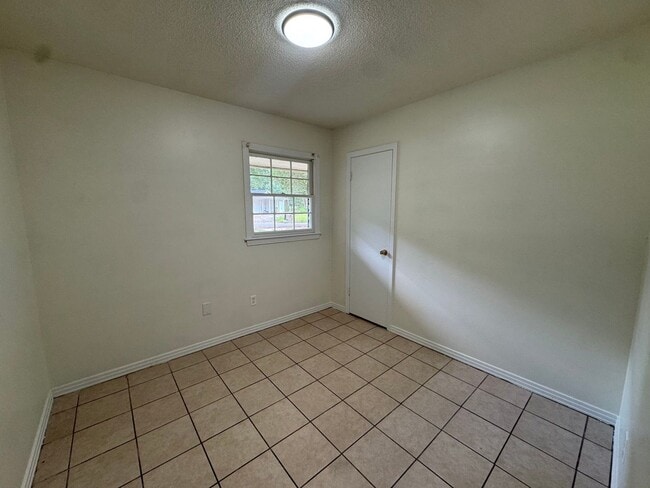 Building Photo - 1055 Anders Dr