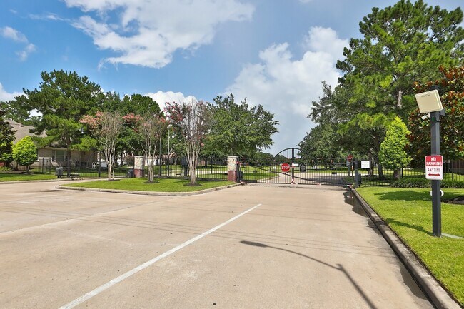 Building Photo - 16706 Mallory Bridge Dr