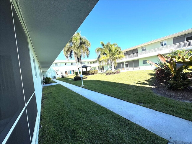 Building Photo - 2100 NE 38th St