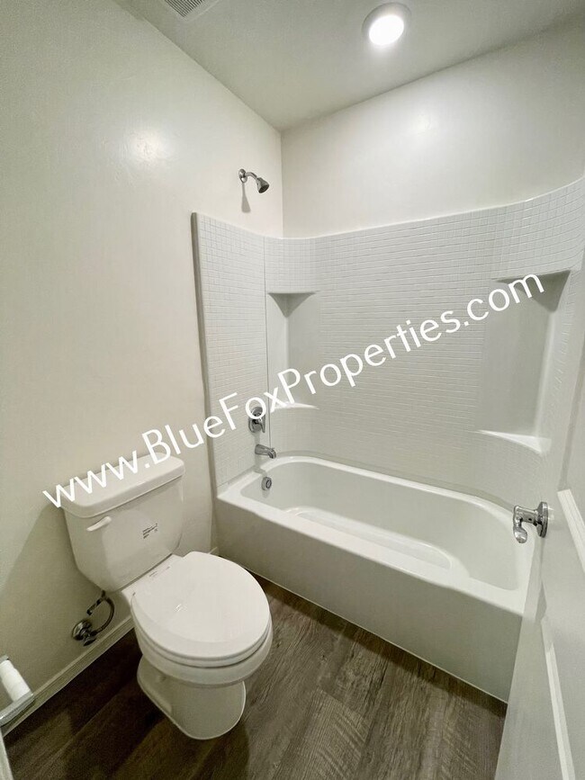 Building Photo - 12854 N Peony Dr