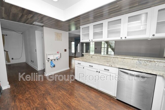 Building Photo - 9934 Peninsular Dr