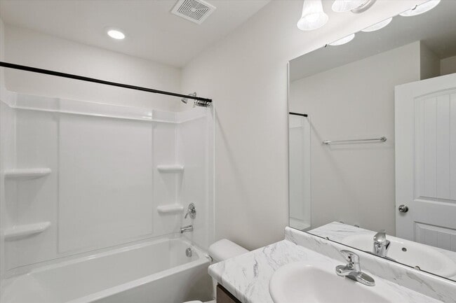 Building Photo - $500 RENT CREDIT | AVAILABLE NOW! (Small Pets Only)