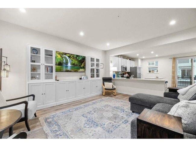 Building Photo - 775 Roselyn Dr