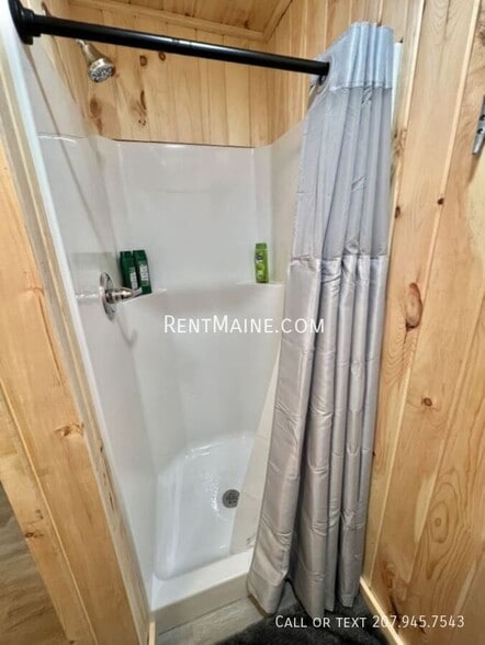 Building Photo - 8 Sand Beach Ln