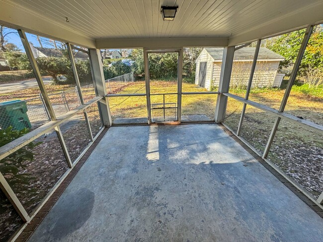 Building Photo - Charming 3-Bedroom Home with Modern Comfor...