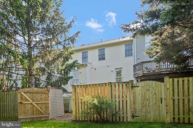 Building Photo - 8872 Stable Forest Pl