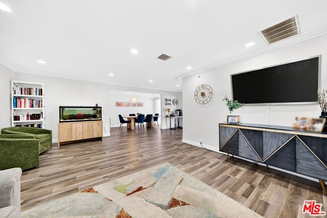 Building Photo - 6257 Bluebell Ave