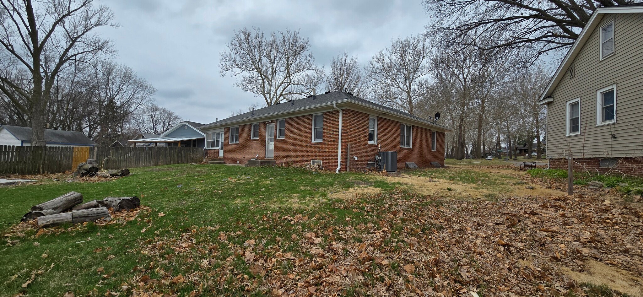 Building Photo - 2027 Glenbrook Dr