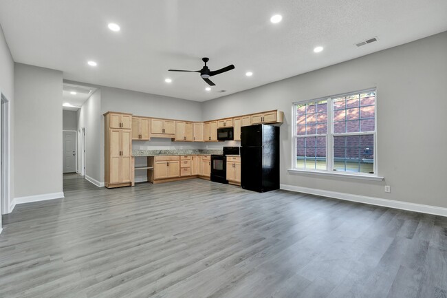 Building Photo - 4405 Grand Ave