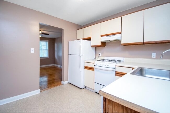 Building Photo - 1540 Memorial Ave