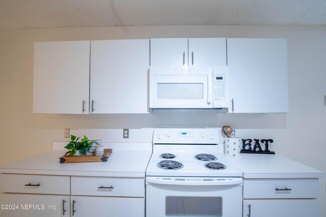 Building Photo - 3158 Ash Harbor Dr E