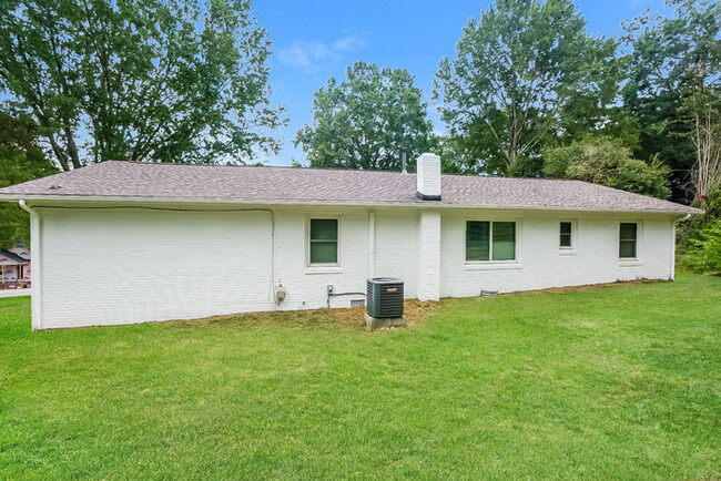 Building Photo - Beautiful Brick Ranch