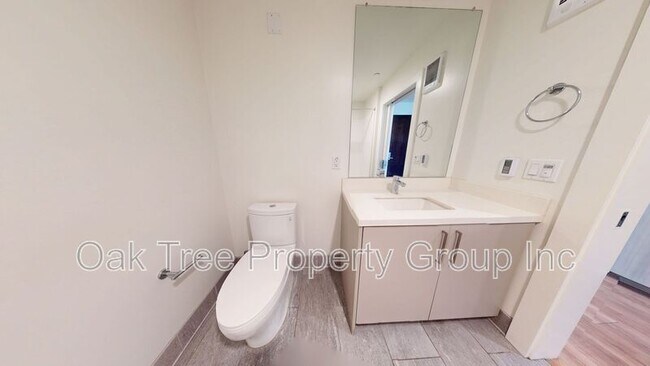 Building Photo - 532 Union St