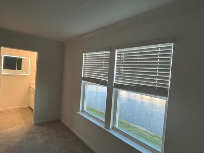 Building Photo - Townhome in Shearwater