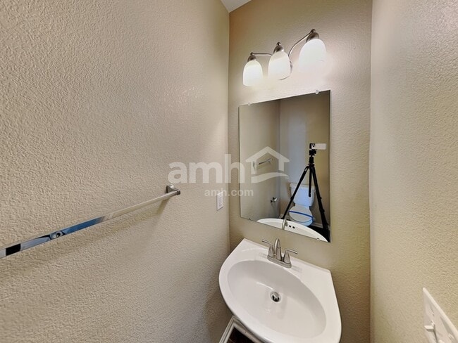 Building Photo - 451 Baler Ct