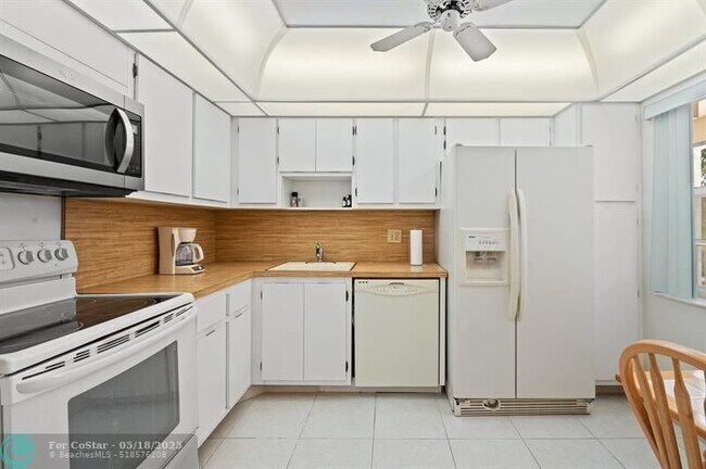 Building Photo - 3499 Oaks Way