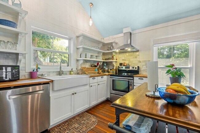 Building Photo - Fully Furnished Cottage in Pittsboro