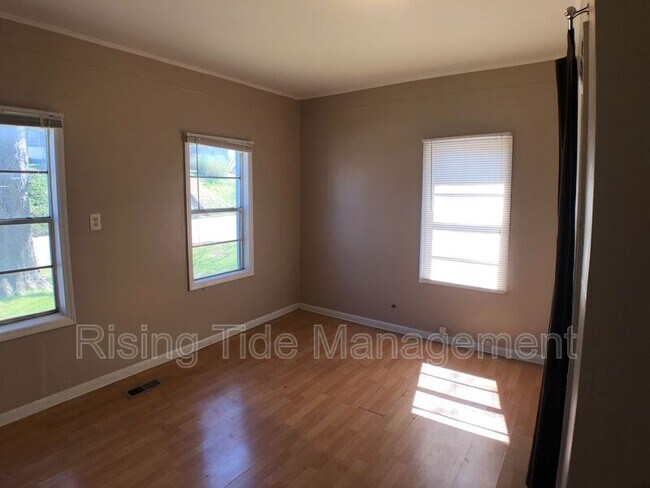 Building Photo - 1208 Waverly St