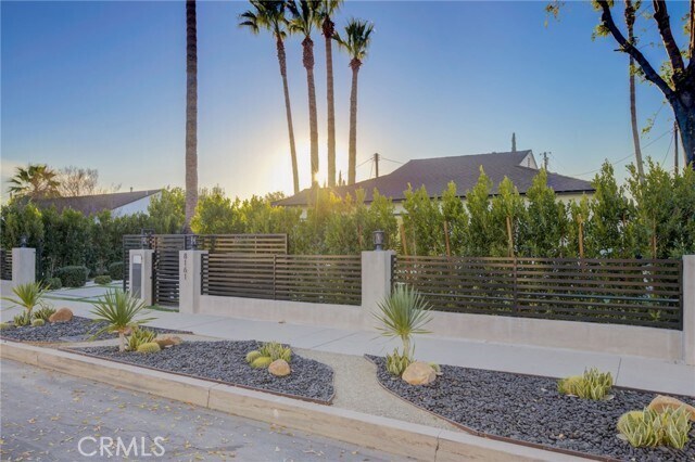 Building Photo - 8161 Encino Ave