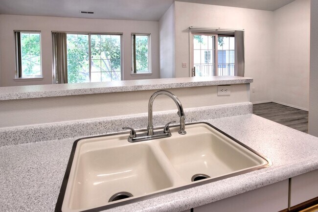 Building Photo - Beautiful 2 bedroom 2 bathroom apartment available in July 2026