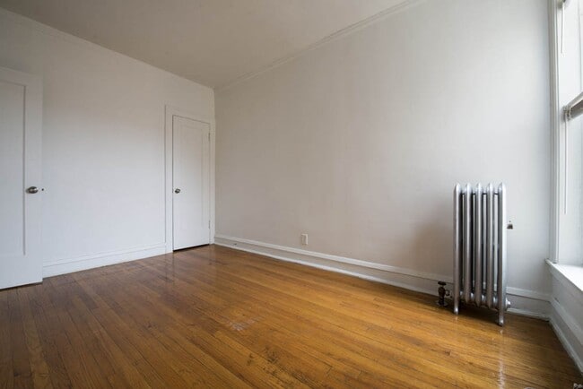 Building Photo - 7914 S Hermitage