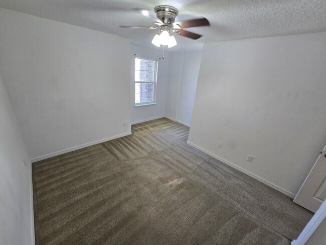 Building Photo - 127 Cedar Cir Dr