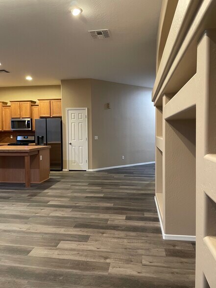 Building Photo - 2916 W Windsong Dr