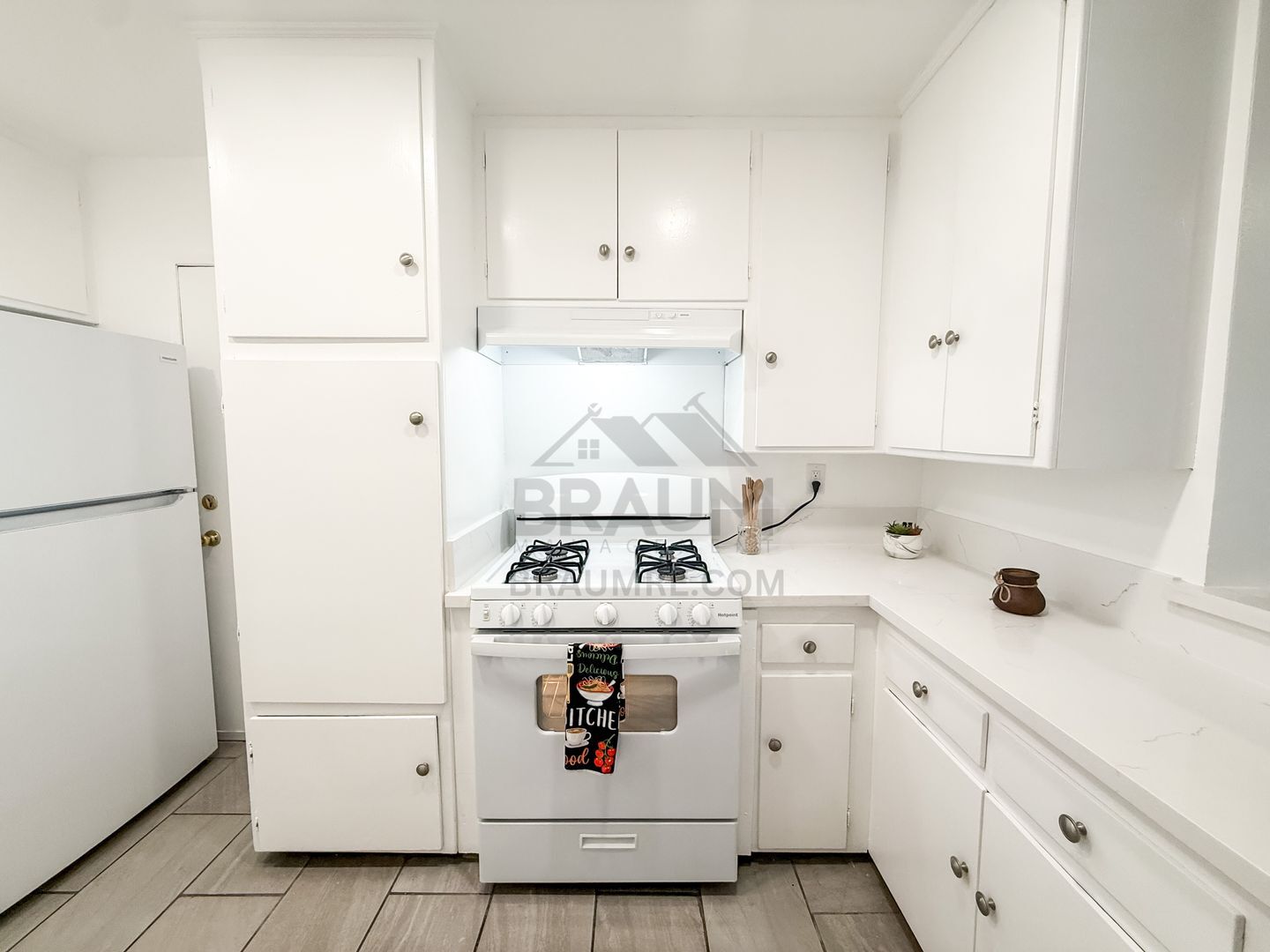 Building Photo - 6041 Whitsett Ave