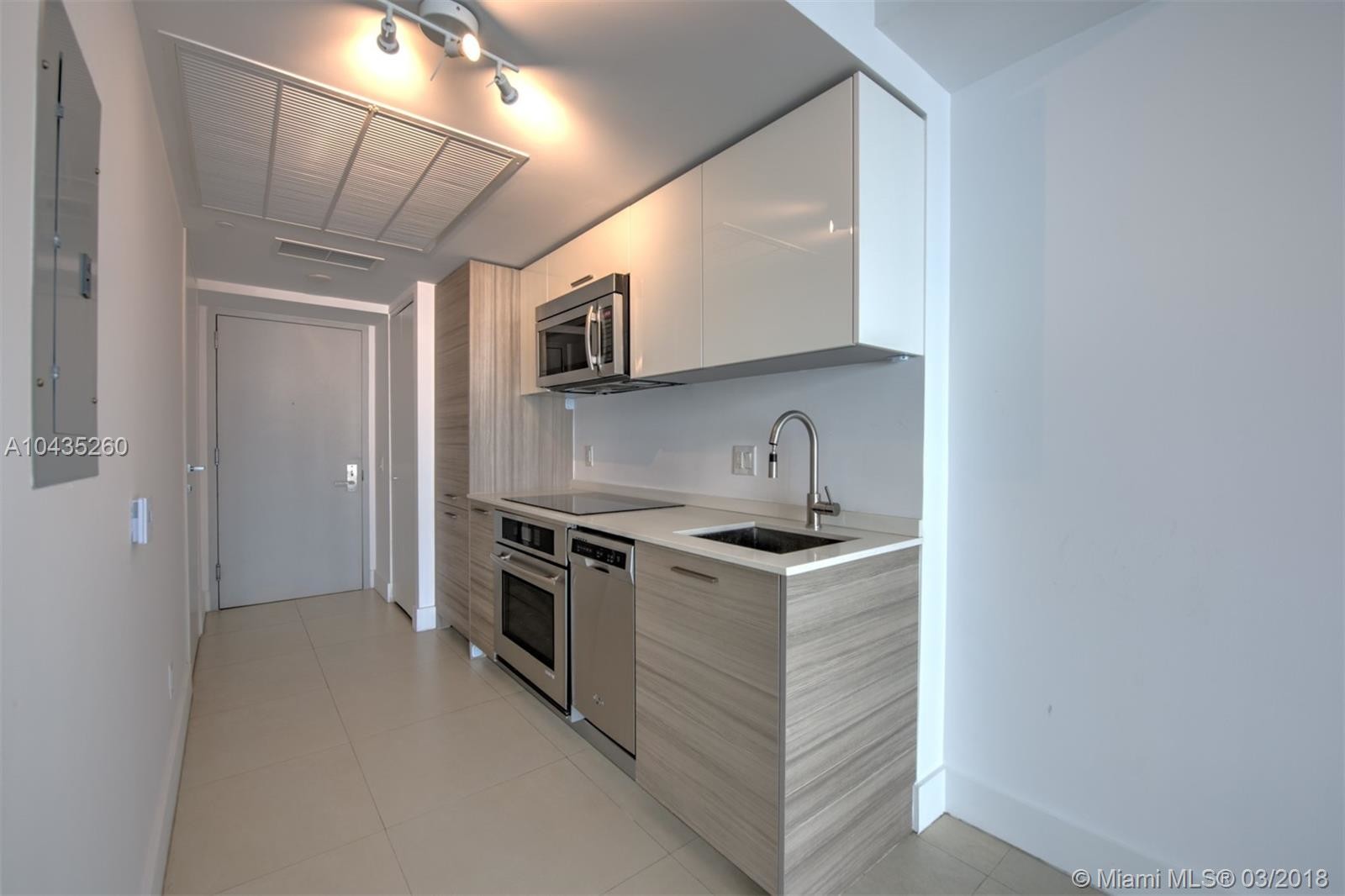 Building Photo - 1300 Brickell Bay Dr