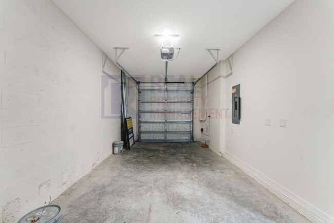 Building Photo - 2851 Banks Pointe Dr