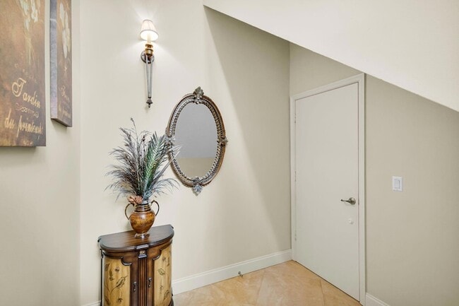 Building Photo - 222 Legendary Cir