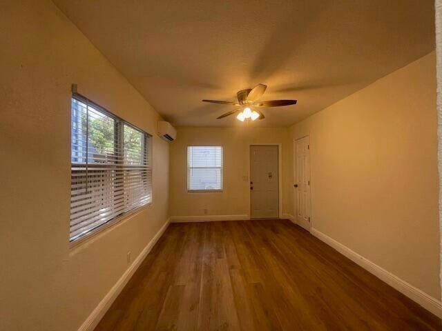 Building Photo - 304 N Tamarind Ave