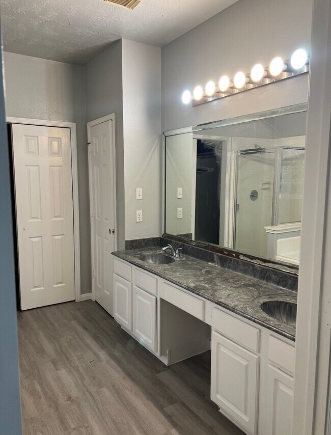 Building Photo - 17127 Mountain Crest Dr