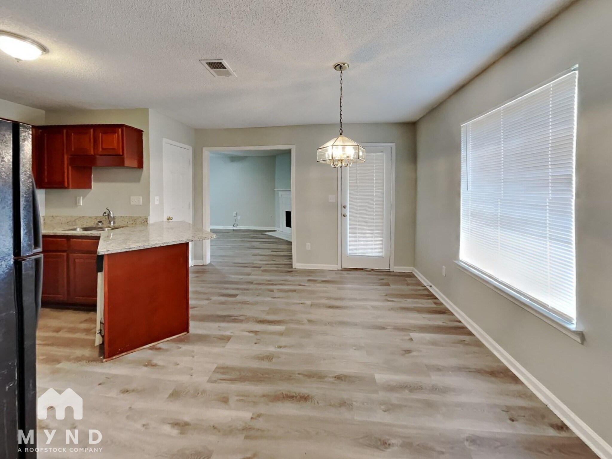 Building Photo - 3806 Sungrove Cir E