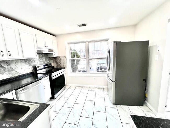 Building Photo - 1338 Redbud Ct