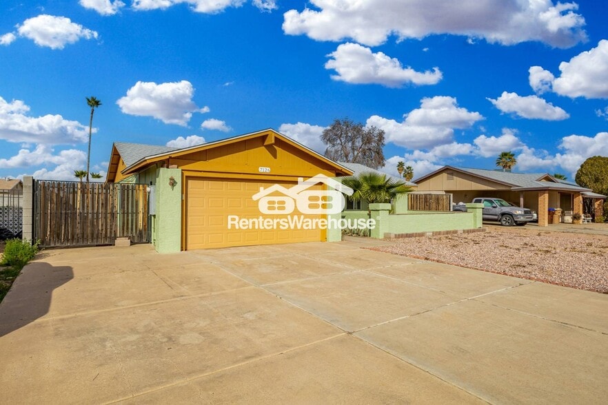 Building Photo - 7126 W Hatcher Rd