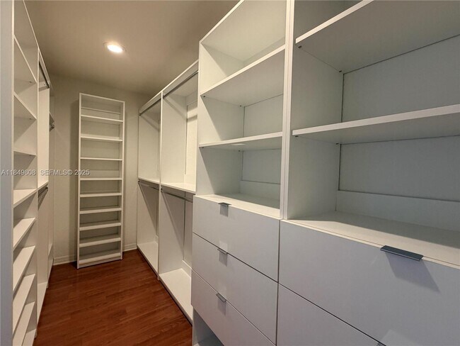 Building Photo - 1570 Elm Grove Rd