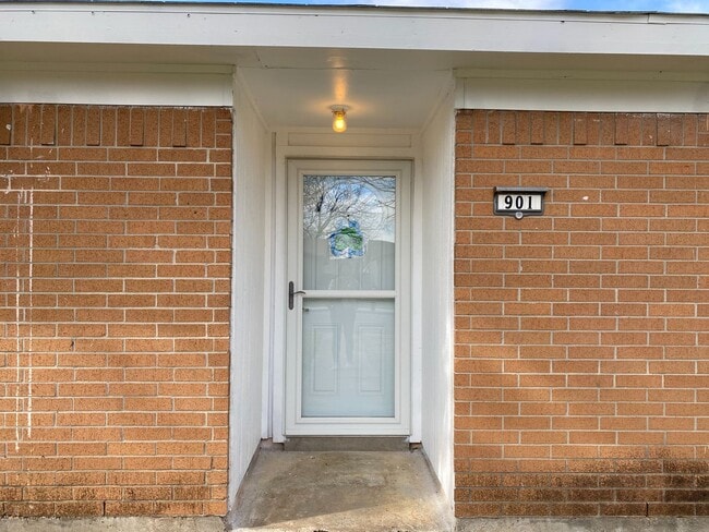 Building Photo - Great location!! Dont miss this 3 Bed house with rent below $1500!