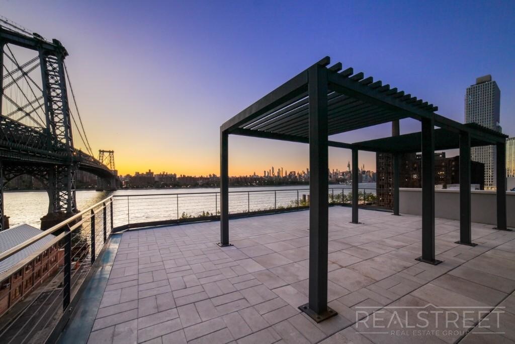 Building Photo - Waterfront Luxury 2 BED with Wrap arround ...