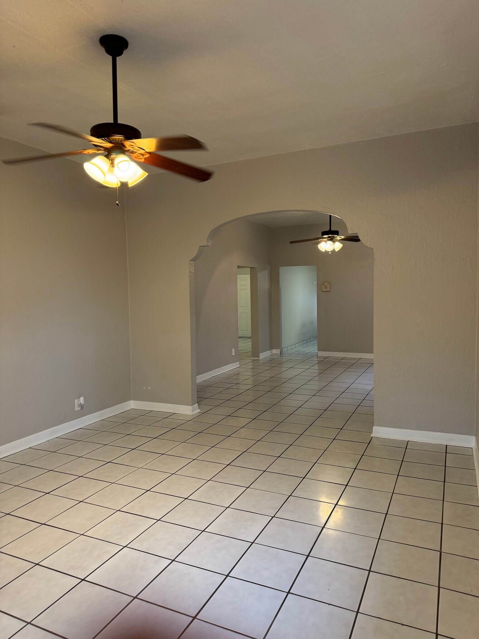 family room & dining room - 2221 Corrine St